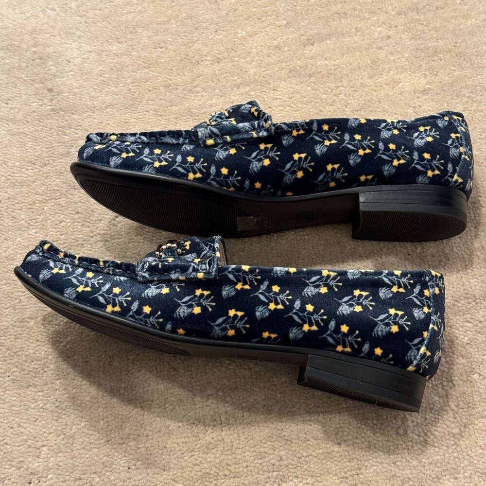 Cabi navy print velvet loafers size 7.5